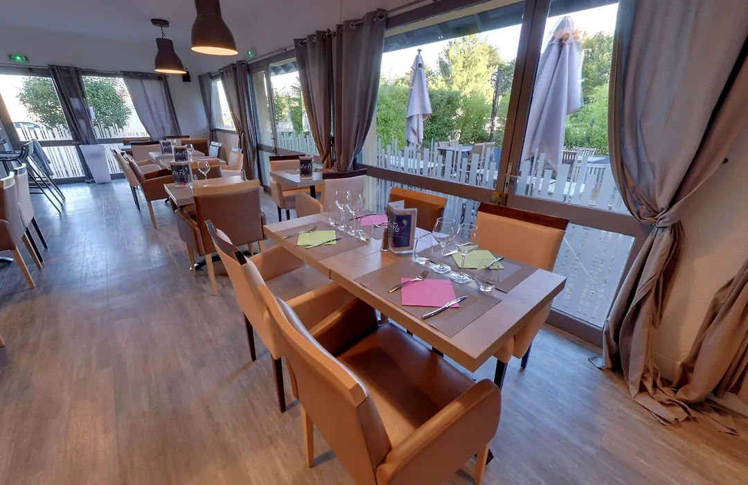 Atoll Hotel Logis Angers, Beaucouzé-1